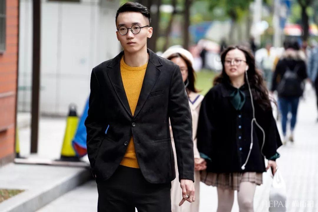 毛衣怎么穿?才像见过大世面的