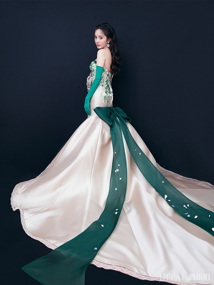 杨幂春晚礼服曝光!wuli大幂幂简直美爆了!