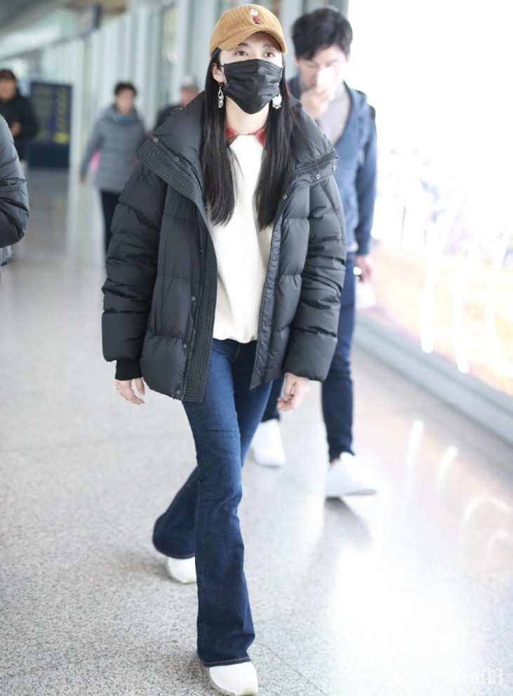 姚晨穿“胖毛衣”出门，胖的都认不出来了！