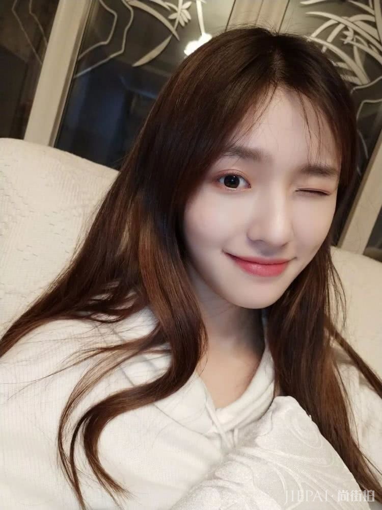 林允一定是年度最佳美妆博主 奶油肌养成术一定要get