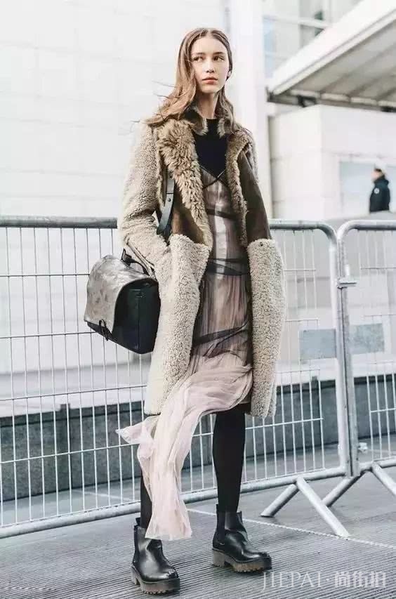 外套内搭的连衣裙有这些