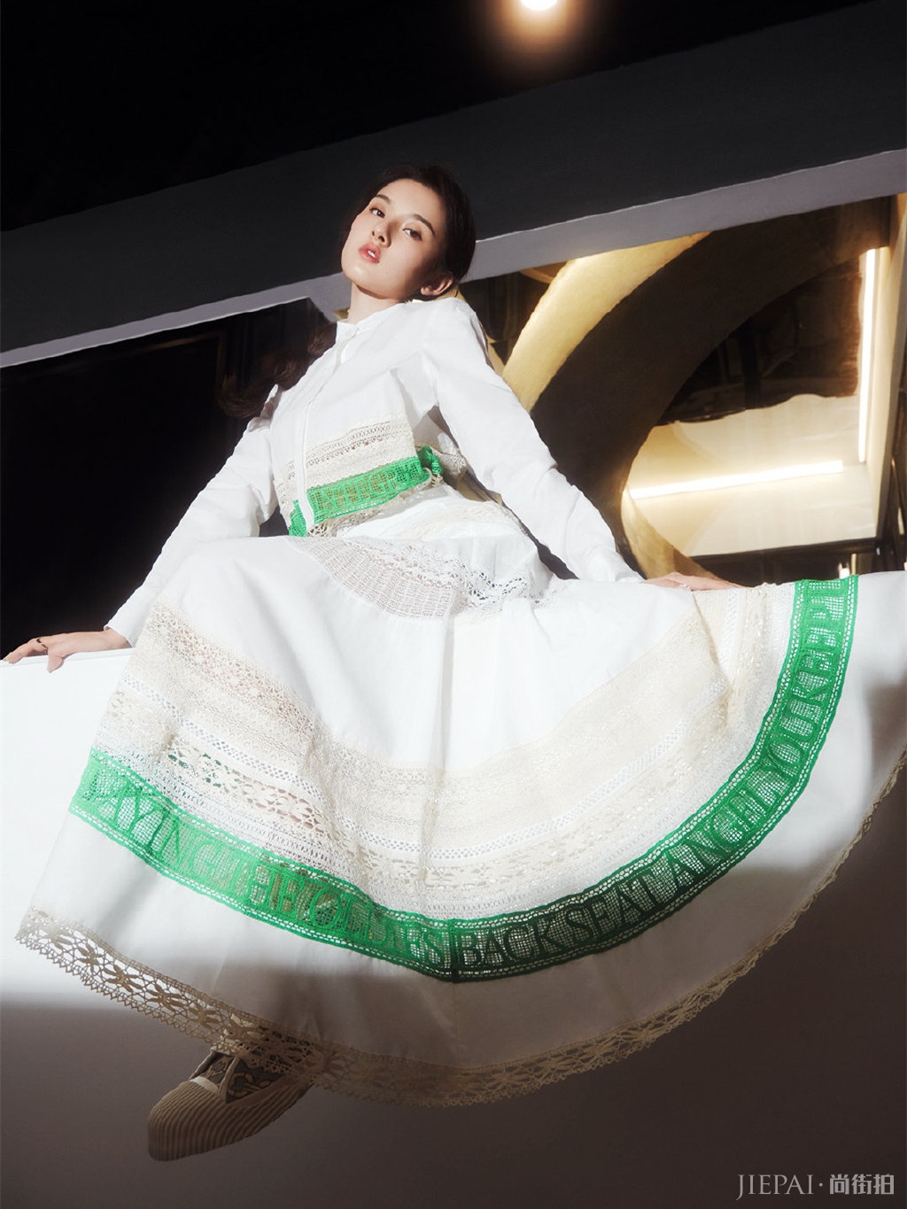 宋祖儿从清纯少女到复古女郎,时髦感越来越强