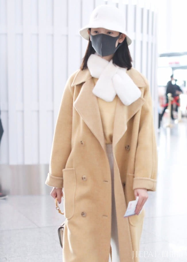 陈瑶带个“娃娃巾”!真是个小可爱啊