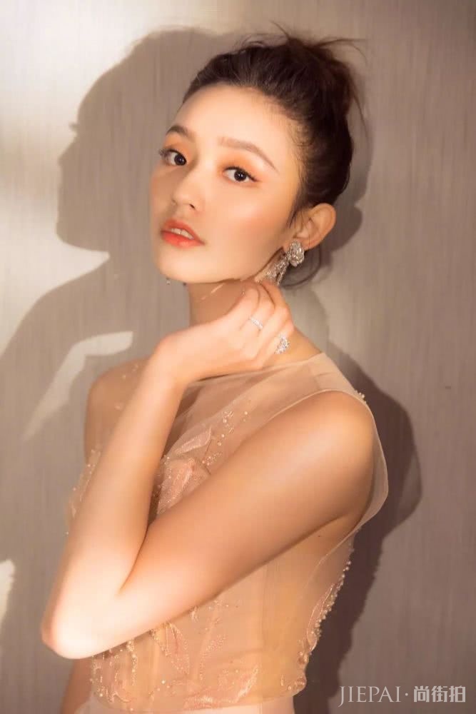 林允一定是年度最佳美妆博主 奶油肌养成术一定要get