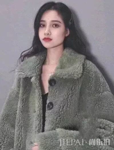 “假性纸片人”在冬天是怎么对付圆肩厚背的