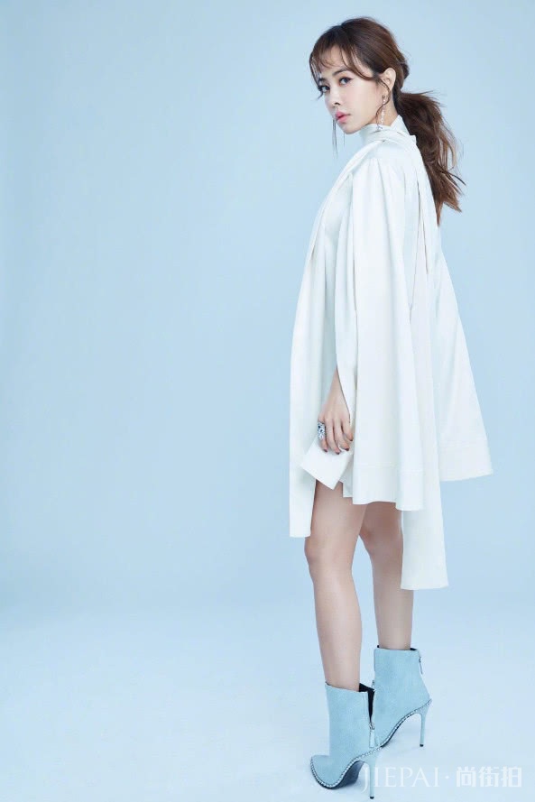 蔡依林这么高的跟不会摔吗？难为了