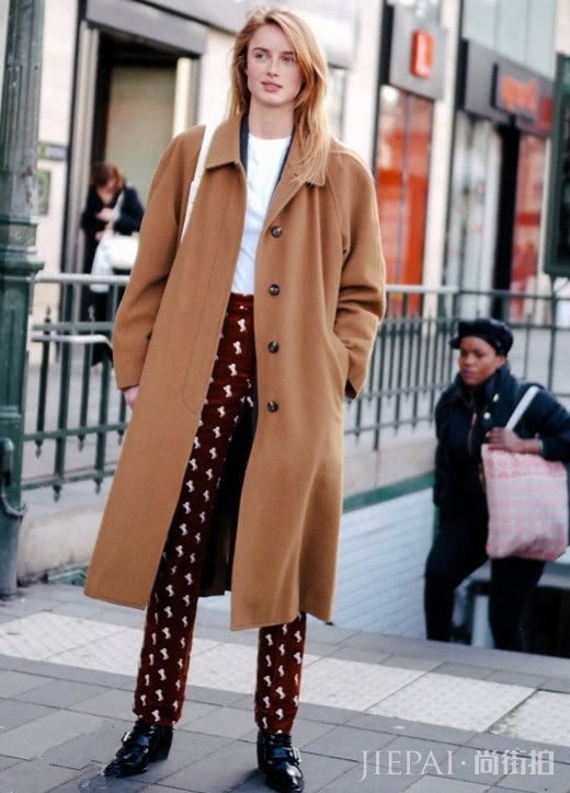 冬天不止黑白灰,焦糖色大衣登场,你准备好了吗