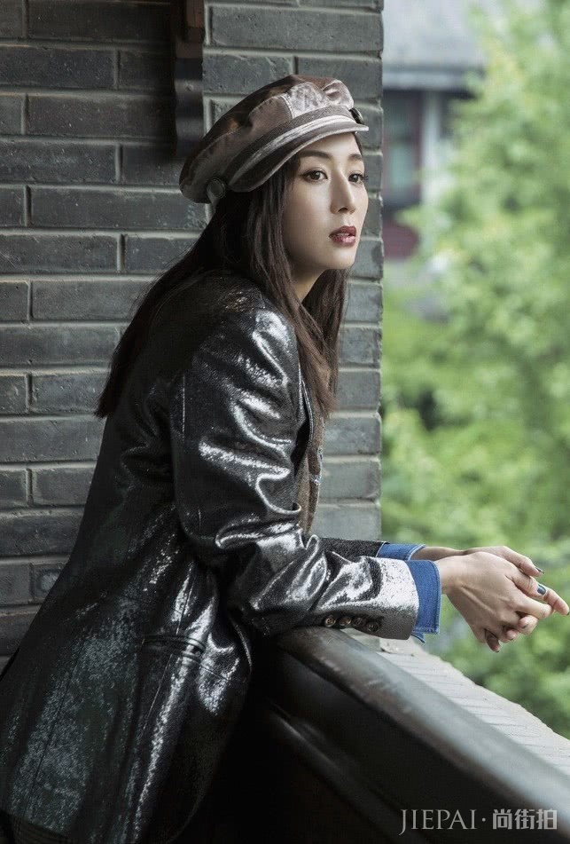 张钧甯了能把土掉渣“蛇皮外套”穿出高级感!