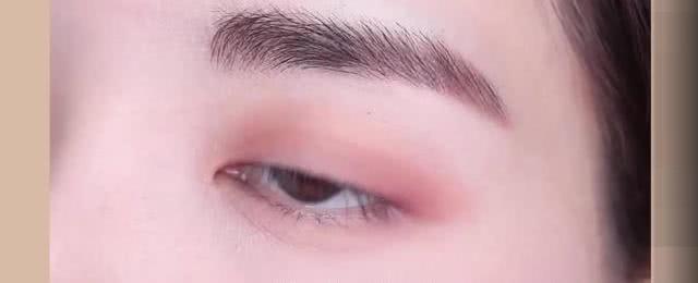 纯干货眼妆分享!冬季桃花妆,只用5分钟让你眼睛美的闪闪发光