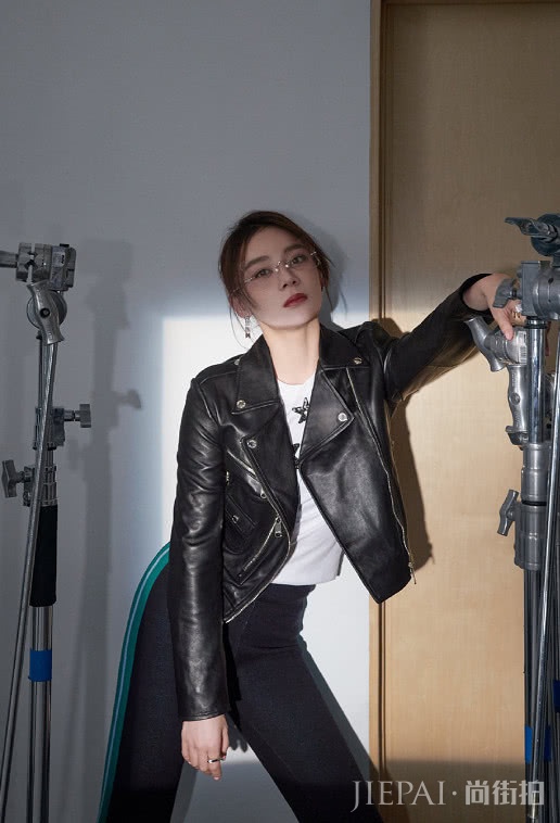 袁姗姗穿男装帅过男艺人！