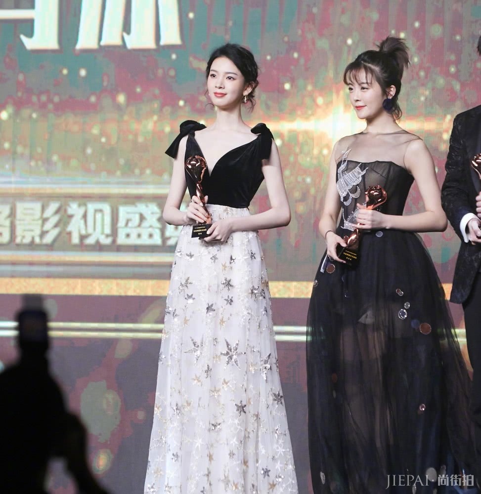 陈瑶编发搭配连衣裙穿出大长腿的感觉,小个子穿搭可以学她