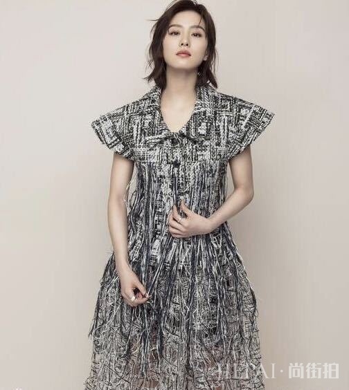 刘诗诗一头短发干练精致，帅气知性温柔！