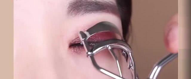 纯干货眼妆分享!冬季桃花妆,只用5分钟让你眼睛美的闪闪发光