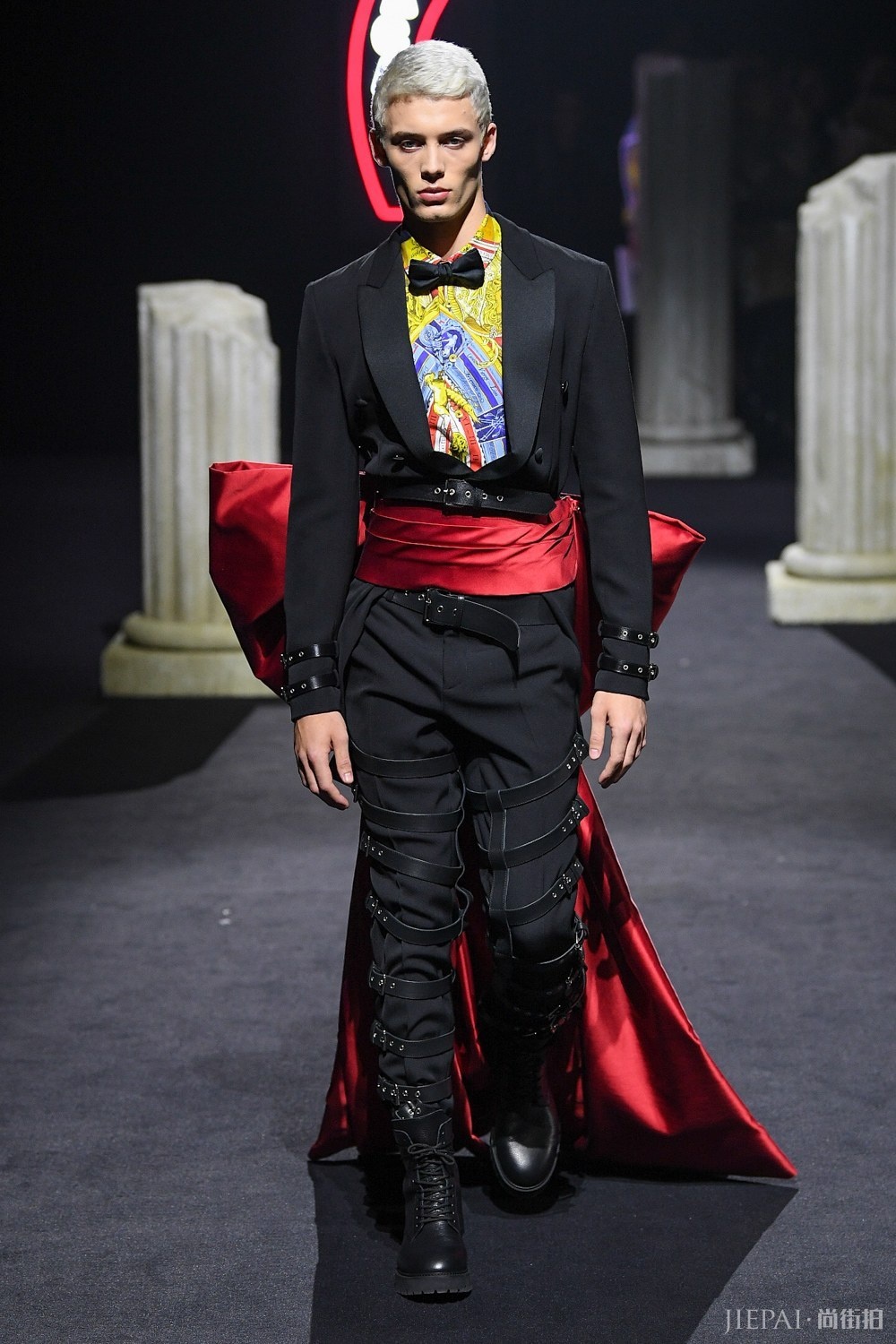 MOSCHINO—— 2019秋冬系列惊喜呈现