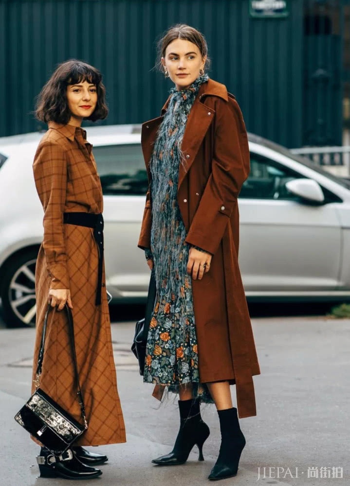 造型不够靓?黑色短靴来帮衬,尽显个性时尚范