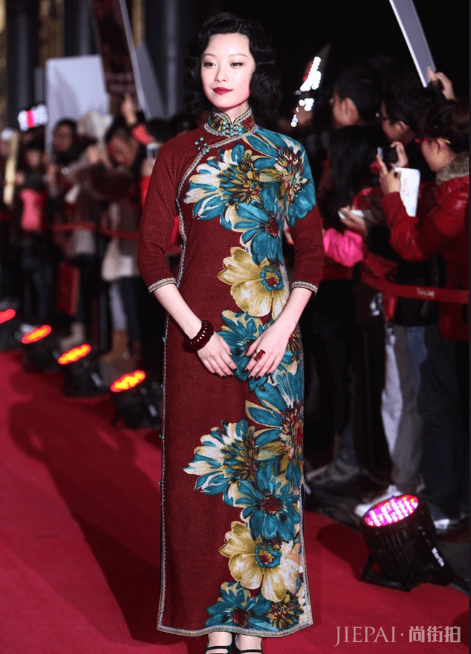 倪妮不愧是时尚大咖!美成一幅油画