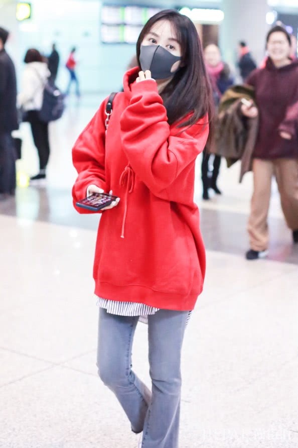 李菲儿的“烟灰裤”超级火!