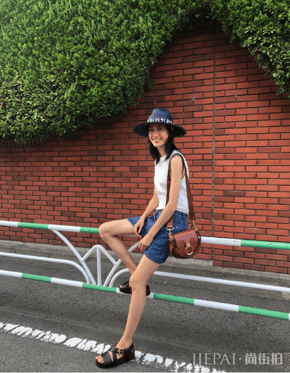 秦舒培携阿玛尼风光回归！这个女人到底有什么魅力能让浪子回头