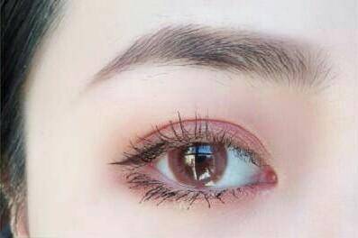 过年看亲戚，什么色系眼妆才能避免非主流？