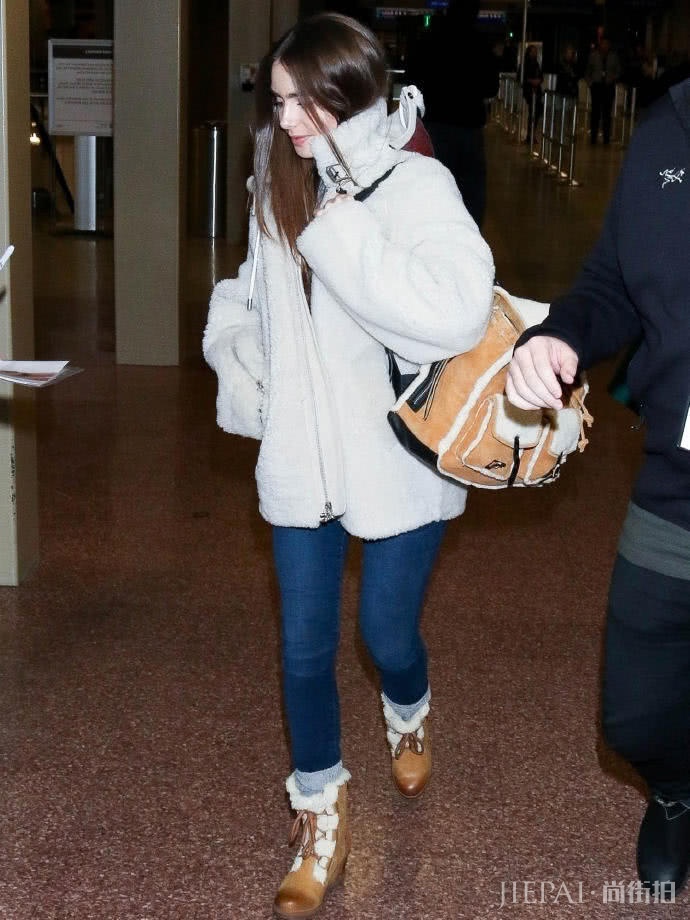 仙女Lily不画大浓妆，衣品回归简约风