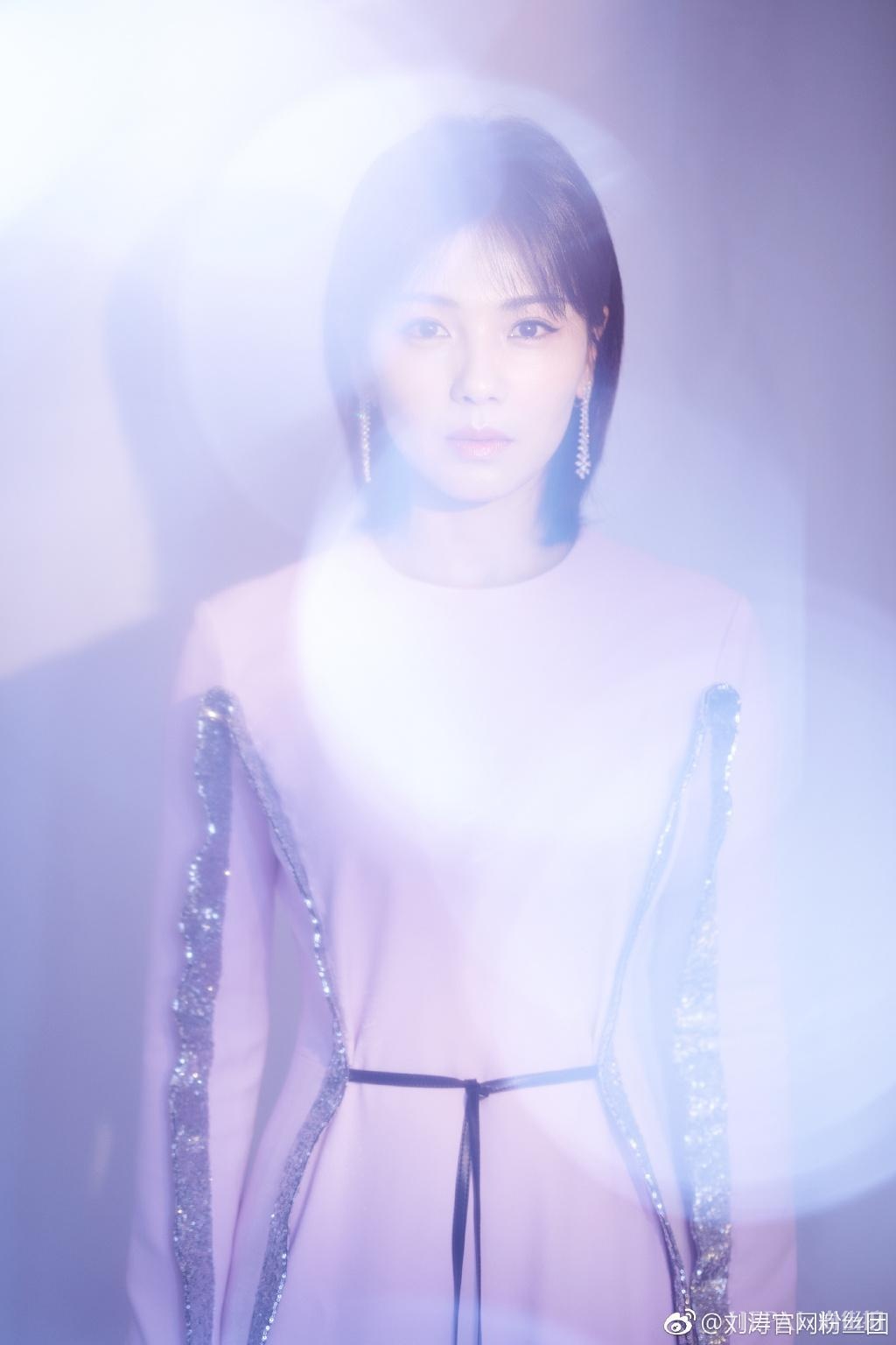 刘涛为剪掉十年长发变波波头,居然意外减龄又时髦