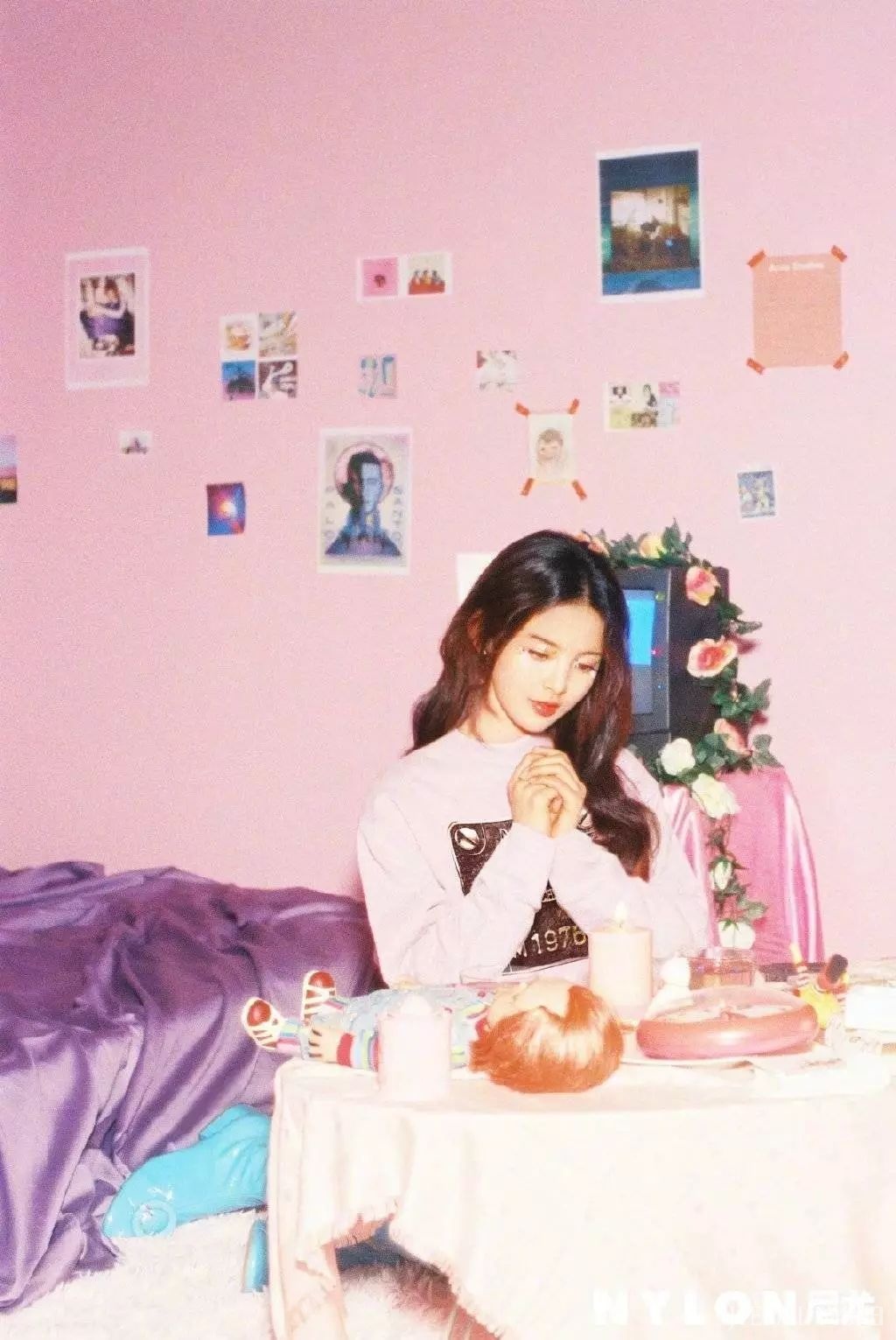 杨超越白色蓬蓬裙甜美公主范,扎马尾的20岁女孩好甜!