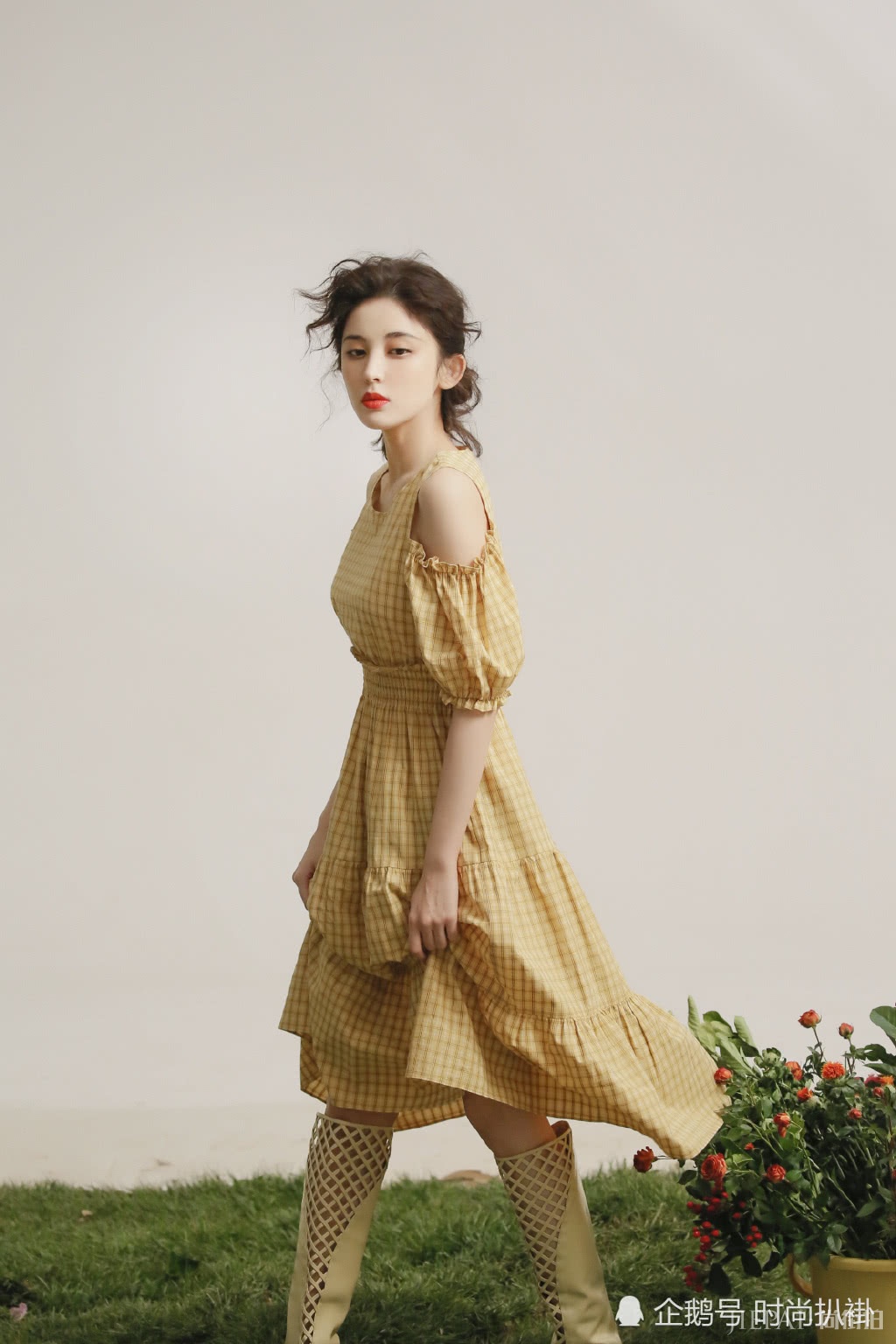 古力娜扎新写真太惊艳，穿黄色露肩连衣裙美成仙女！