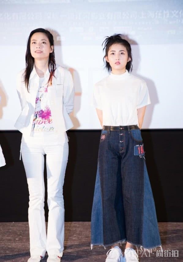 张子枫穿了15cm无根“液体鞋”拍照，真牛