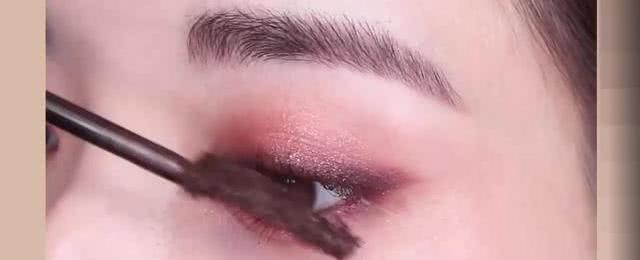 纯干货眼妆分享!冬季桃花妆,只用5分钟让你眼睛美的闪闪发光