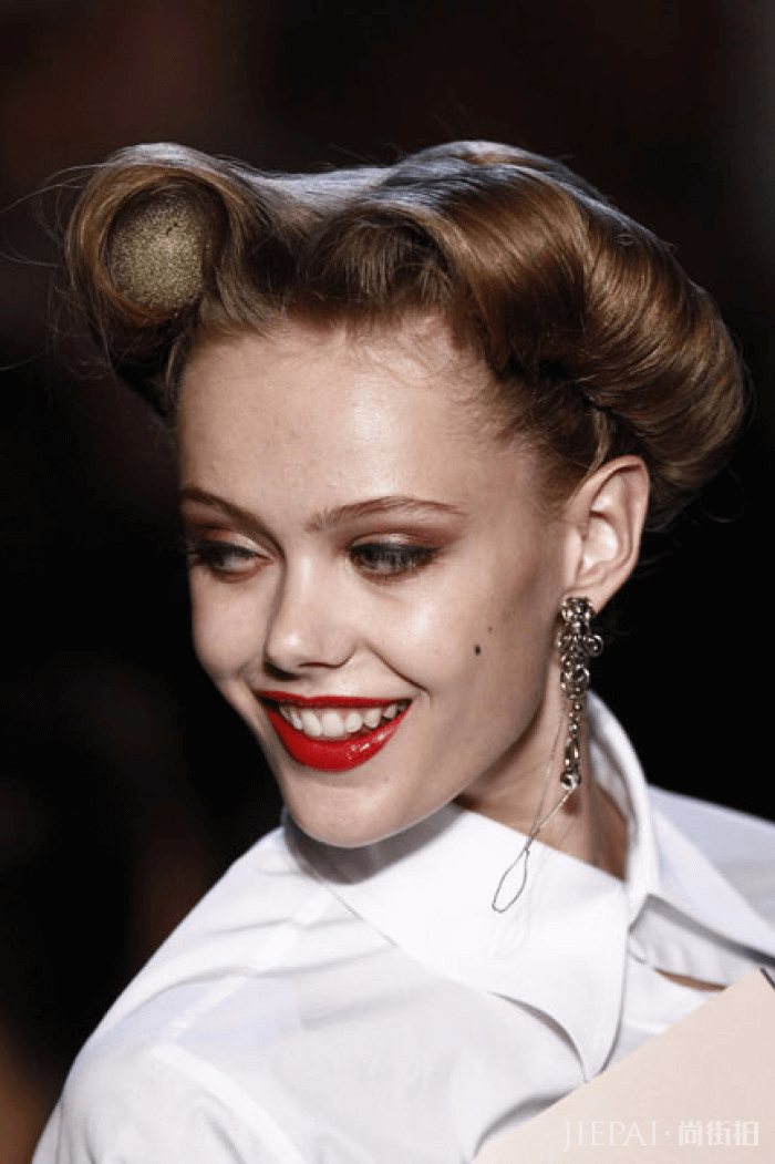 她曾是维密天使在辉煌时期选择结婚!