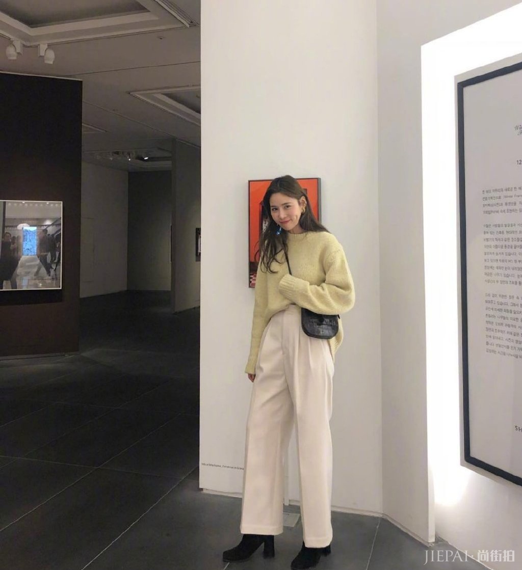 2019年这样穿大衣阔腿裤气质时髦极了！