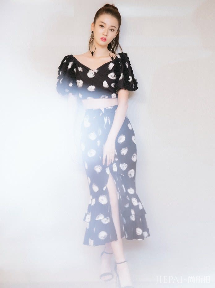 乔欣穿西装像就是小说里的女总裁