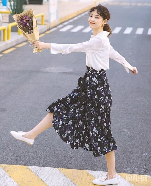 印花裙扮靓走到哪里都被夸好看!