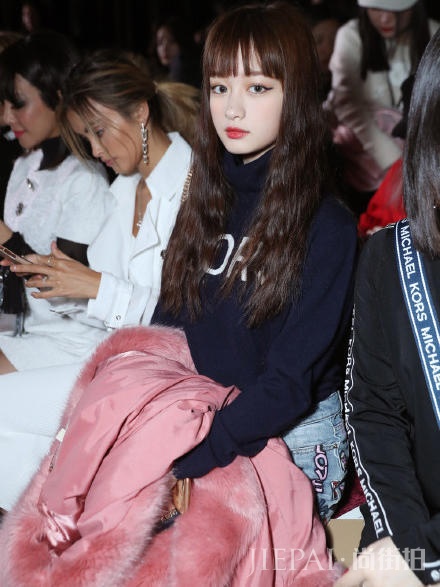 时装周:木村光希Susan同穿皮草,网红与星二代哪个更高级?
