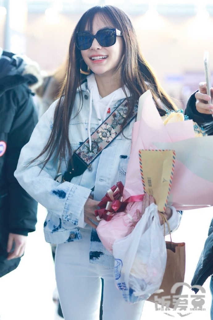 Angelababy穿卫衣超显瘦！