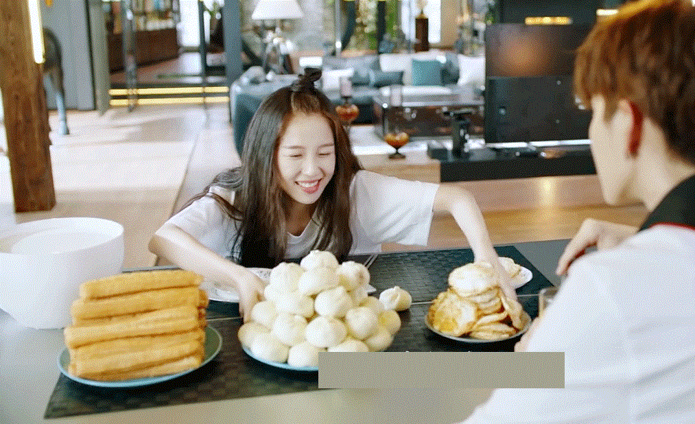 虞书欣在《我的奇妙男友2》里可爱俏皮,私服穿搭也时髦好看