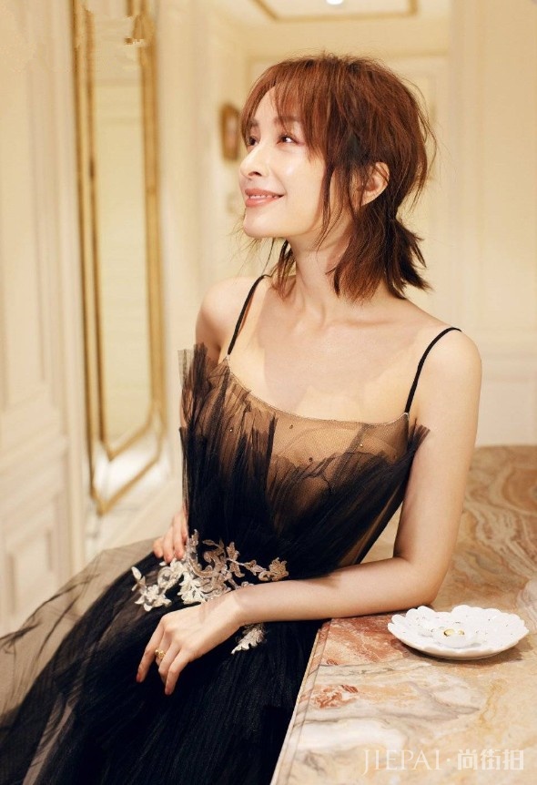 吴昕拍摄时尚杂志，终于get到了她的颜！