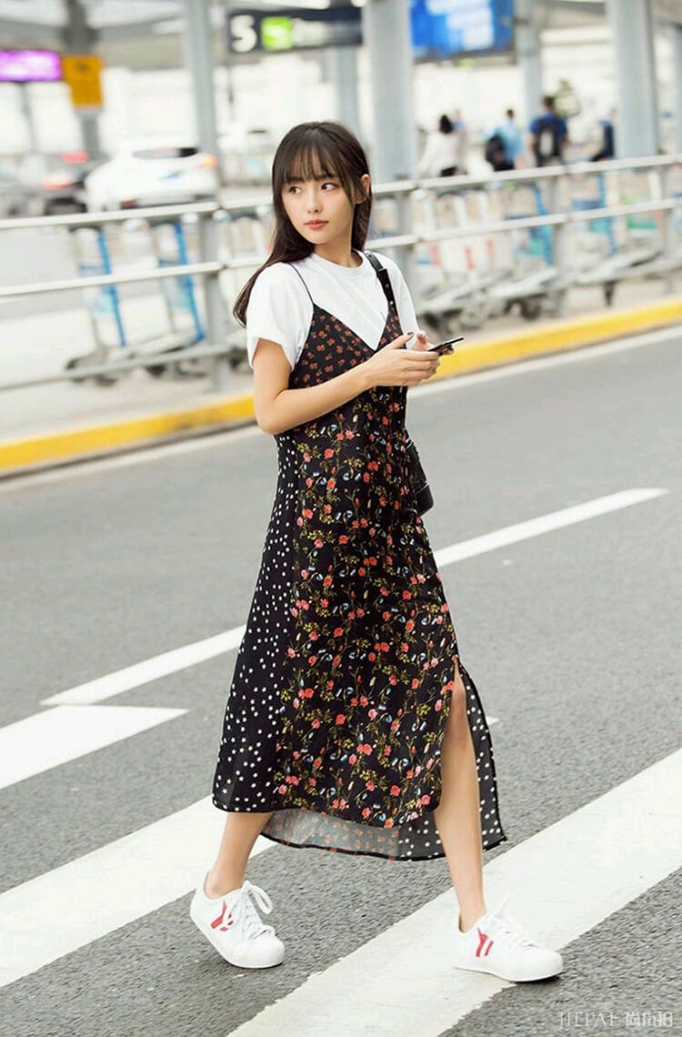 张嘉倪穿撞色卫衣走机场,气场全开!