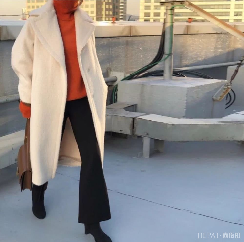 不爱黑白灰!这三种颜色内搭才是今年最夯的