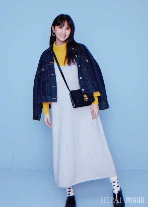 杨丞琳白色吊带裙可爱满分,还能百搭又显瘦!