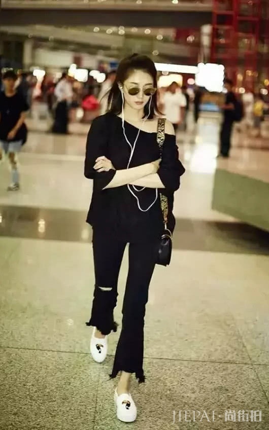 初春用九分裤+小白鞋打扮自己，时尚又有气场