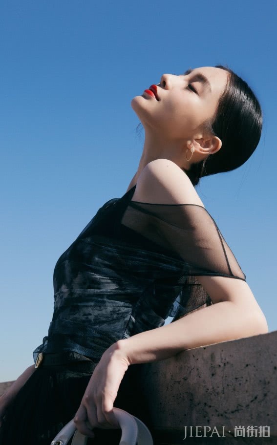 杨颖的“雾霾”裙,原来这么美