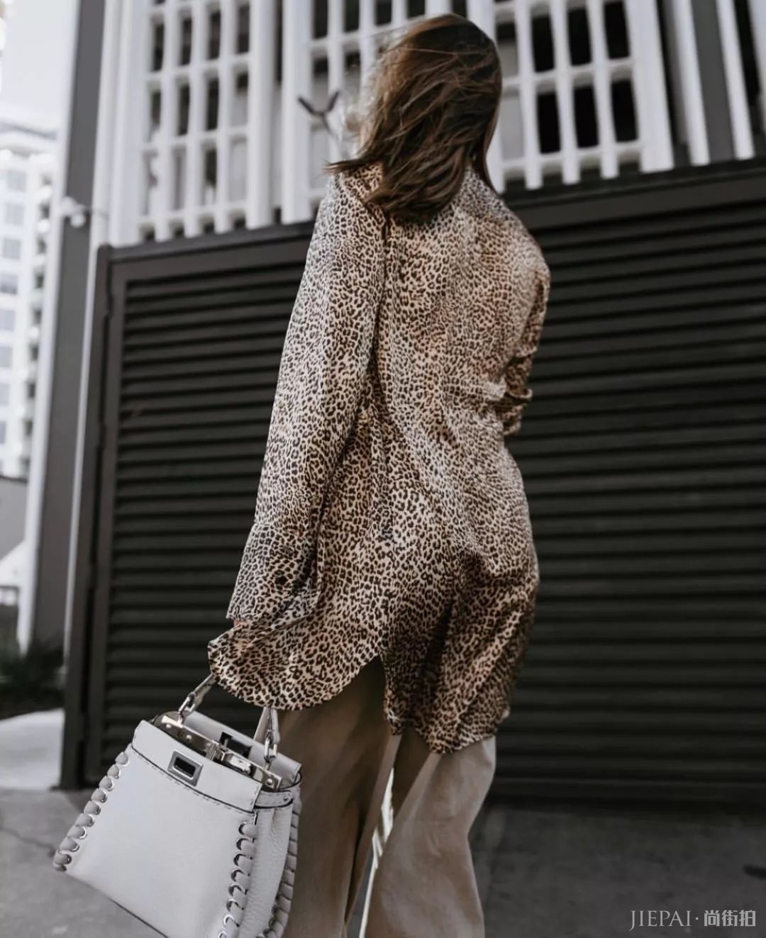 曾经的土大款最爱野性豹纹,如何穿出上东区名媛范?