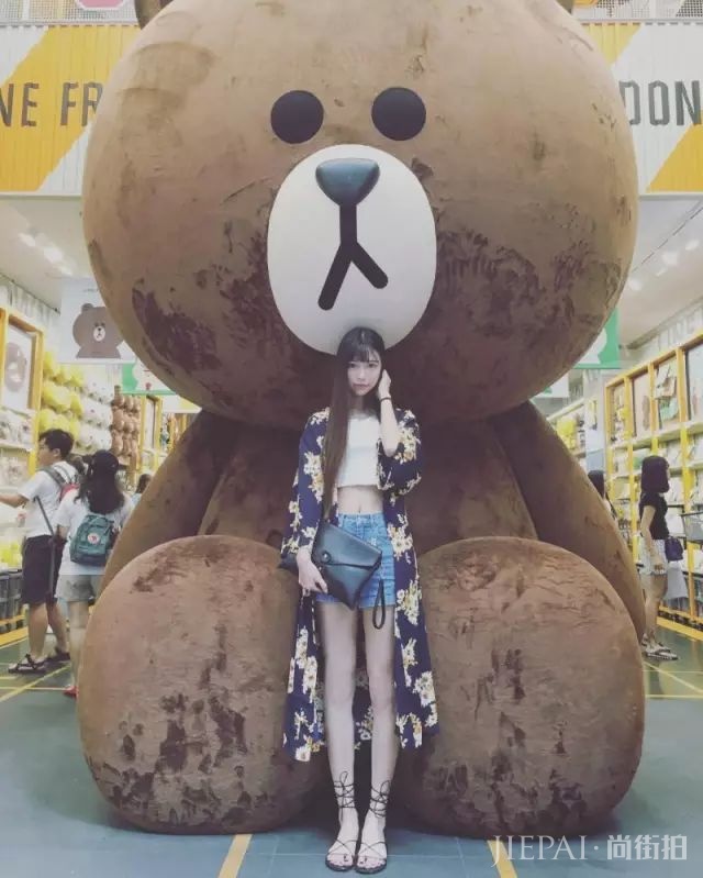 这个拥有性感猫嘴和大长腿的小姐姐，看一眼就忘不了！！