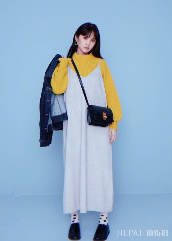 杨丞琳白色吊带裙可爱满分,还能百搭又显瘦!