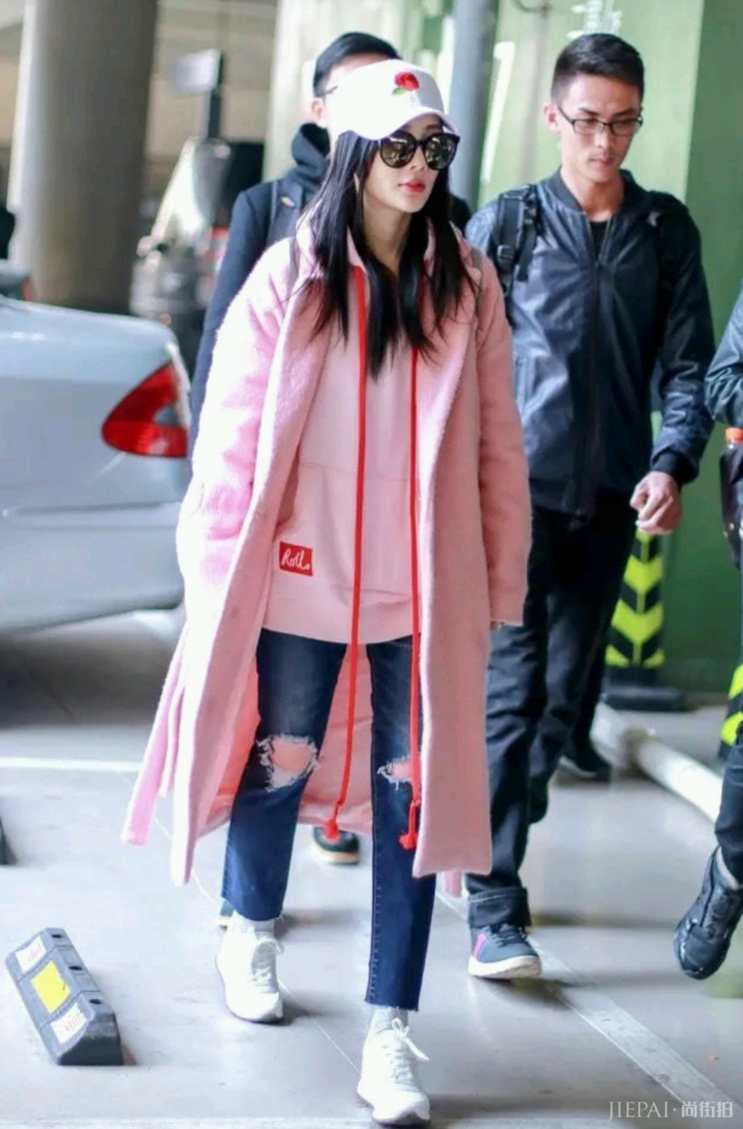 李小璐衬衣配半身裙演绎文艺范,太好看