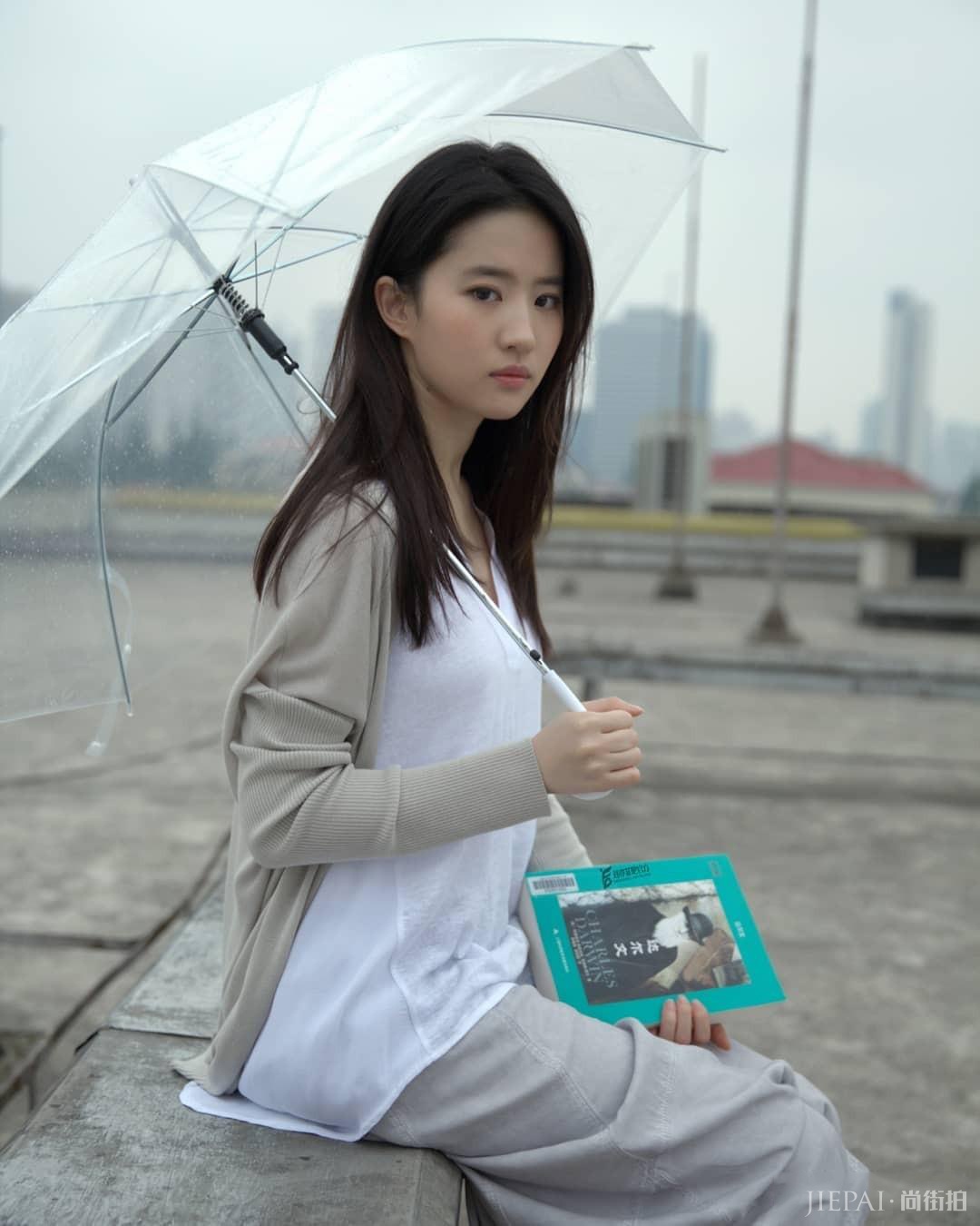 刘亦菲永远肤白貌美,清纯写真曝光!