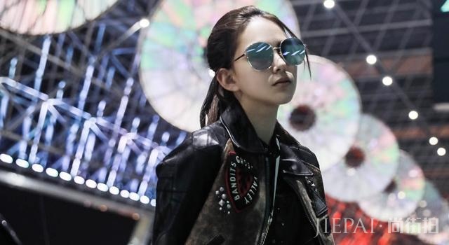 小周周戴昆凌帽子“母女造型”可爱度爆表!