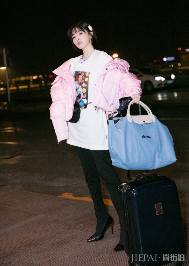 阚清子腰包配上短靴增高10cm，惊艳！