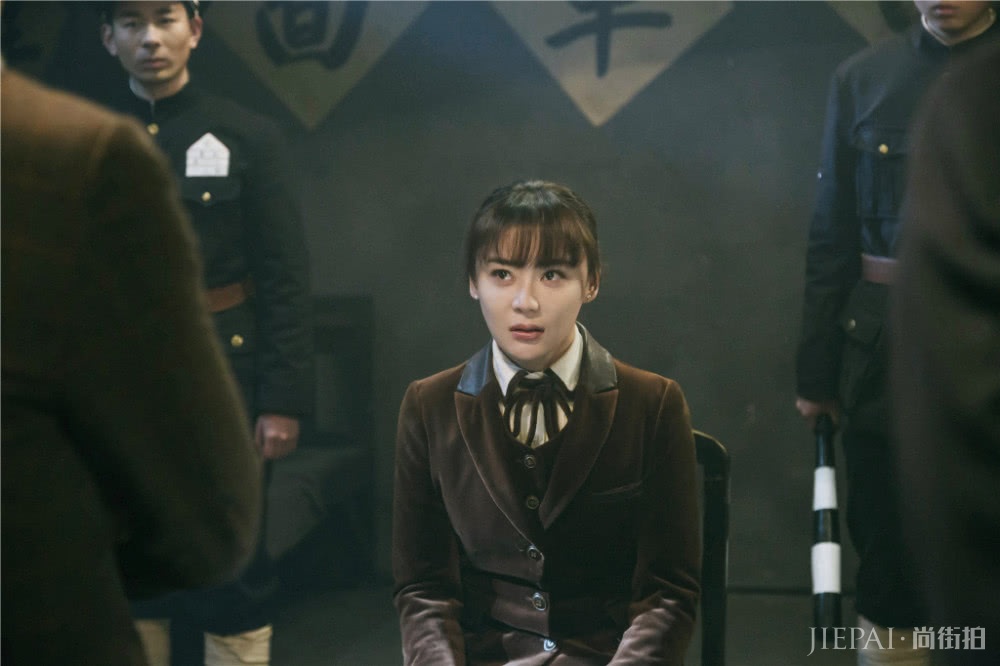 袁姗姗少女发辫加刘海，新造型太惊艳！